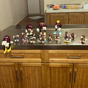 California Raisins. Almost 40 yrs old. In perfect condition. 4 lg 14 sm